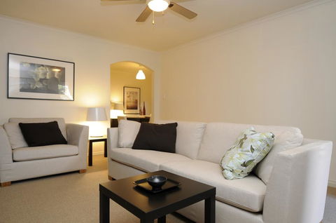 Feathers Serviced Townhouse - Darwin Holiday 3