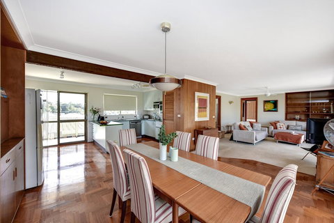 Fi's Relaxing Beach House - Darwin Holiday 1