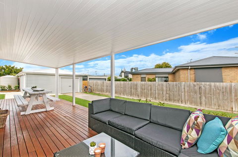 Fielding's Lair - The Ultimate Family Retreat - House & Bungalow - Darwin Holiday 3