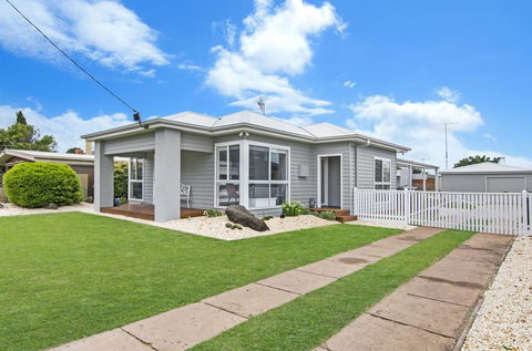 Fielding's Lair - The Ultimate Family Retreat - House & Bungalow - Darwin Holiday 0