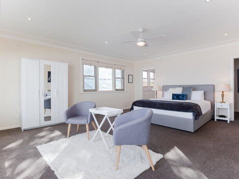 Filoli', 91 Foreshore Drive - Huge Waterfront Home - Darwin Holiday 3