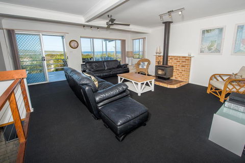 Fingal Bay Beach House, 32 Lentara Street - Darwin Holiday 0