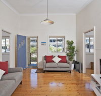 Fingal Beach Shack  Fingal Bay - Darwin Holiday