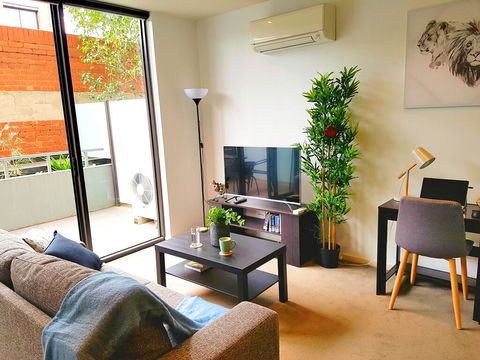 FITZROY FANTASTIC 1BR APT With FREE WINE, NETFLIX, WIFI, Close To TRAMS, COLES - Darwin Holiday 0