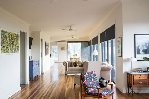 Five Bed, Five Bath, Five Star View - 2 Mins To CBD - Wentworth Estate - Darwin Holiday 1