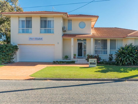 Five On Elizabeth - Darwin Holiday 0