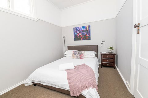 Five Ways CBD Apartment - Spacious, Wifi, Free Parking - Darwin Holiday 1