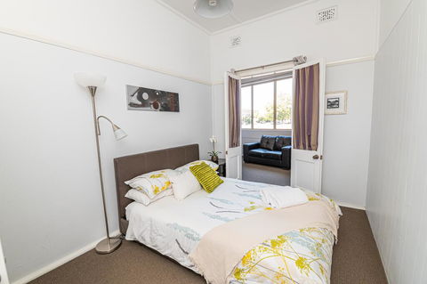 Five Ways CBD Apartment - Spacious, Wifi, Free Parking - Darwin Holiday 3