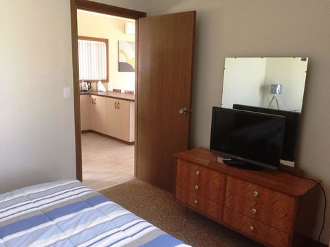 Flat 2, 42 McMillan Rd - Darwin Holiday 1