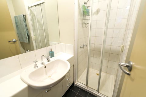 Flinders Lane Superior Studio Apartment - Darwin Holiday 2