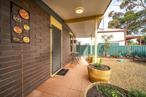 Flinders Ranges Bed And Breakfast - Darwin Holiday 2