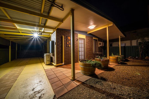 Flinders Ranges Bed And Breakfast - Darwin Holiday 3