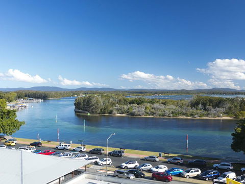 Forster Towers 54 With Lake And Ocean Views - Darwin Holiday 3