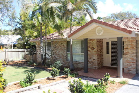 FRANGIPANI BEACH HOUSE - PET FRIENDLY 22 Belbourie Cres Boomerang Beach - Darwin Holiday 0