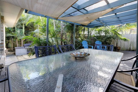 FRANGIPANI BEACH HOUSE - PET FRIENDLY 22 Belbourie Cres Boomerang Beach - Darwin Holiday 2