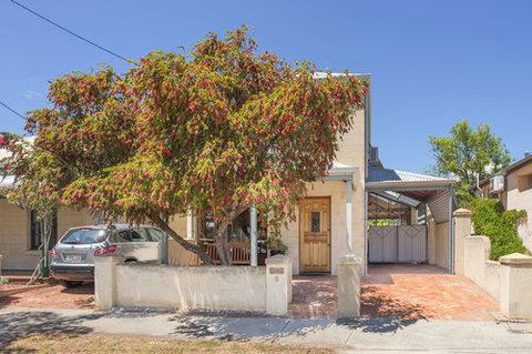 Fremantle Holiday Accommodation - Darwin Holiday 0
