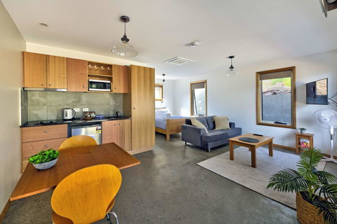 Freycinet Stone Studio 8 - Sandstone - Darwin Holiday 3