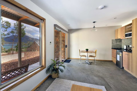 Freycinet Stone Studio 8 - Sandstone - Darwin Holiday 0