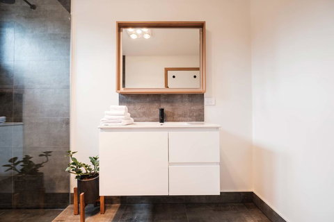 Freycinet Studios Bay - Darwin Holiday 3