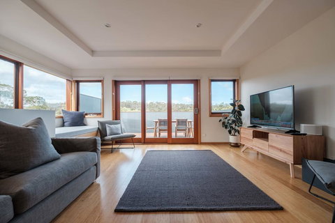 Freycinet Studios Bay - Darwin Holiday 2