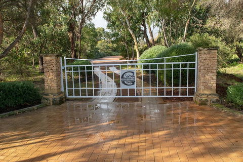 Garden Pavilion - Art House Yallingup - Darwin Holiday 1