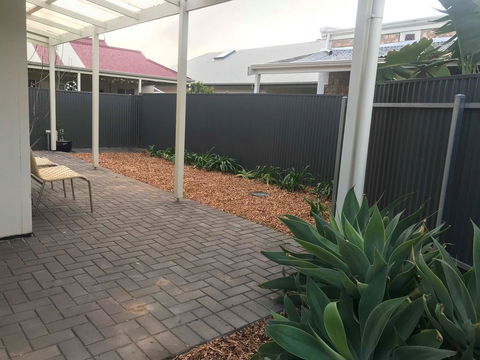 Gawler Townhouse 1 Bedroom - Darwin Holiday 2