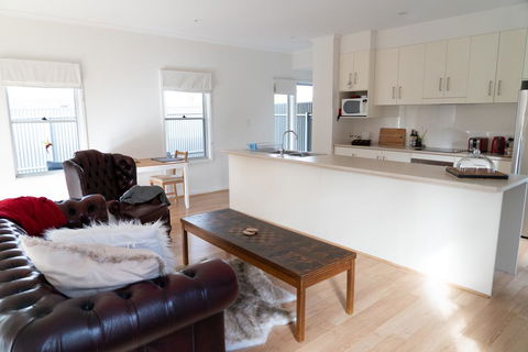Gawler Townhouse 1 Bedroom - Darwin Holiday 0