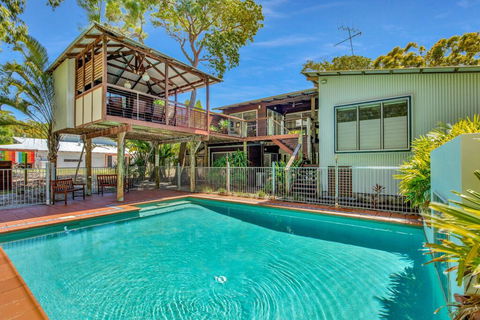 Gecko's Rest - Rainbow Shores, Executive Beach House, Pet Friendly, Pool, Wi-fi - Darwin Holiday 0