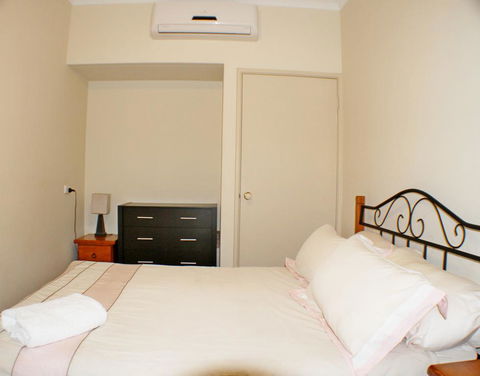 Geraldton Luxury Retreat 2 - Darwin Holiday 3