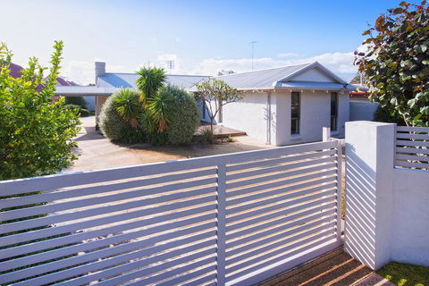 GIFFORD HOUSE - Darwin Holiday 0