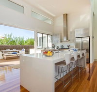 Glamour on Gulls - Darwin Holiday