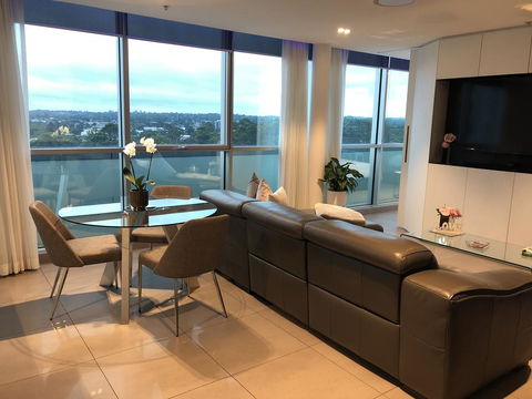 Glasshouse Apartment - At Parramatta - Darwin Holiday 0