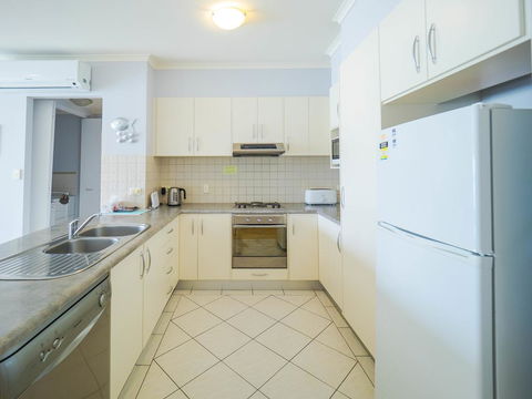 Glenelg Beachside Luxury Apartments - Darwin Holiday 3