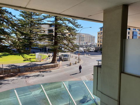 Glenelg Getaway 3 Bedroom Apartment - Darwin Holiday 1