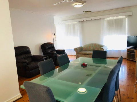 Glenelg Holiday Apartments-Colonial Square - Darwin Holiday 2