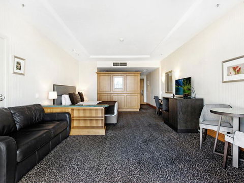 Gold Tower In The Oaks Hotel Surfers Paradise - 1019 - Darwin Holiday 1