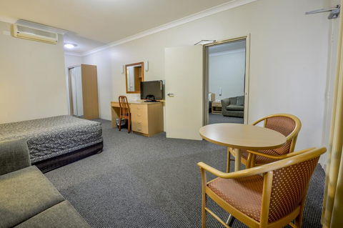 Golden Guitar Motor Inn - Darwin Holiday 0