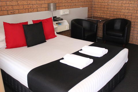 Golden Harvest Motor Inn Moree - Darwin Holiday 1