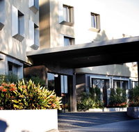 Golden Pebble Hotel - Darwin Holiday