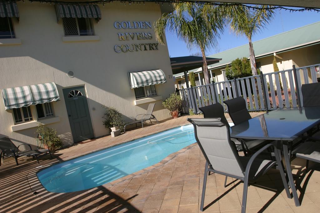 Hillston NSW Darwin Holiday