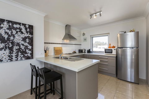Golden Sands Beach Apartment - Darwin Holiday 3