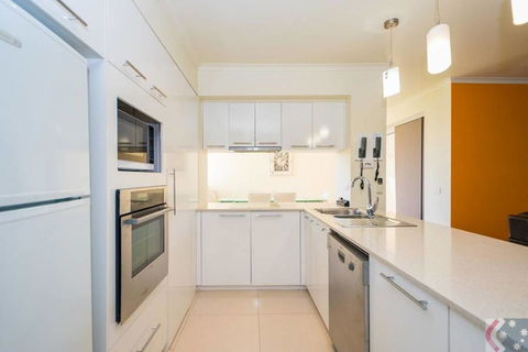 Gorgeous 4 Bed Beachside Apartment - Diamond Beach Resort - Darwin Holiday 1