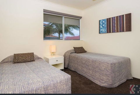 Gorgeous 4 Bed Beachside Apartment - Diamond Beach Resort - Darwin Holiday 3