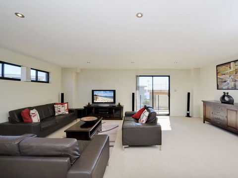 Government Road, Dolphin Cove, Unit 13, 2-6 - Darwin Holiday 1