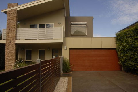Grand Escape McKenzie - Boutique Rentals - Darwin Holiday 1