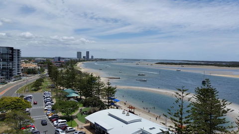 Grand Hotel Apartments Gold Coast By Owner - Darwin Holiday 0