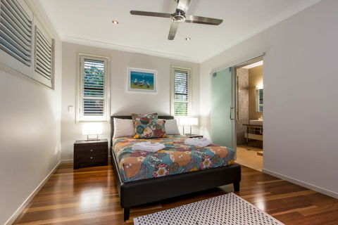GRAND LUXURY MANSION WITH POOL, 2 BUGGIES AND FABULOUS OCEAN VIEWS - Darwin Holiday 1