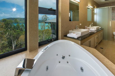 GRAND LUXURY MANSION WITH POOL, 2 BUGGIES AND FABULOUS OCEAN VIEWS - Darwin Holiday 2