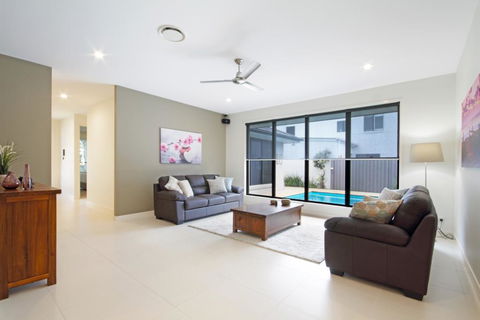 Grand Parade - Darwin Holiday 3