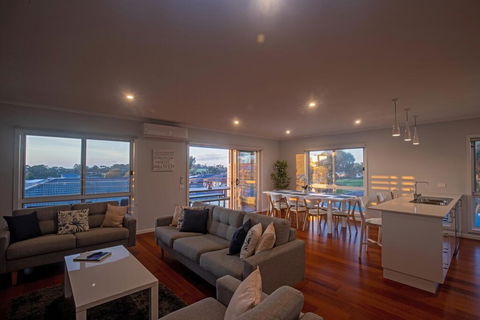 Grande Nisi Casa Cowes - Darwin Holiday 3